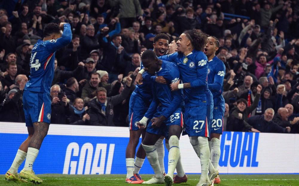 国际邀请赛落幕强队交锋（国际邀请赛谢幕，强队巅峰对决）