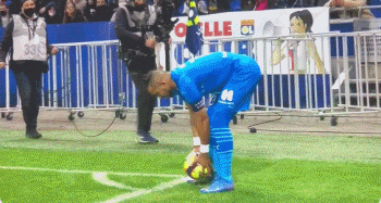 邮报：维拉无意买断埃利奥特，球员已2个月没比赛身陷困境（邮报：维拉不打算买断埃利奥特，球员已两月未出场陷入困局）