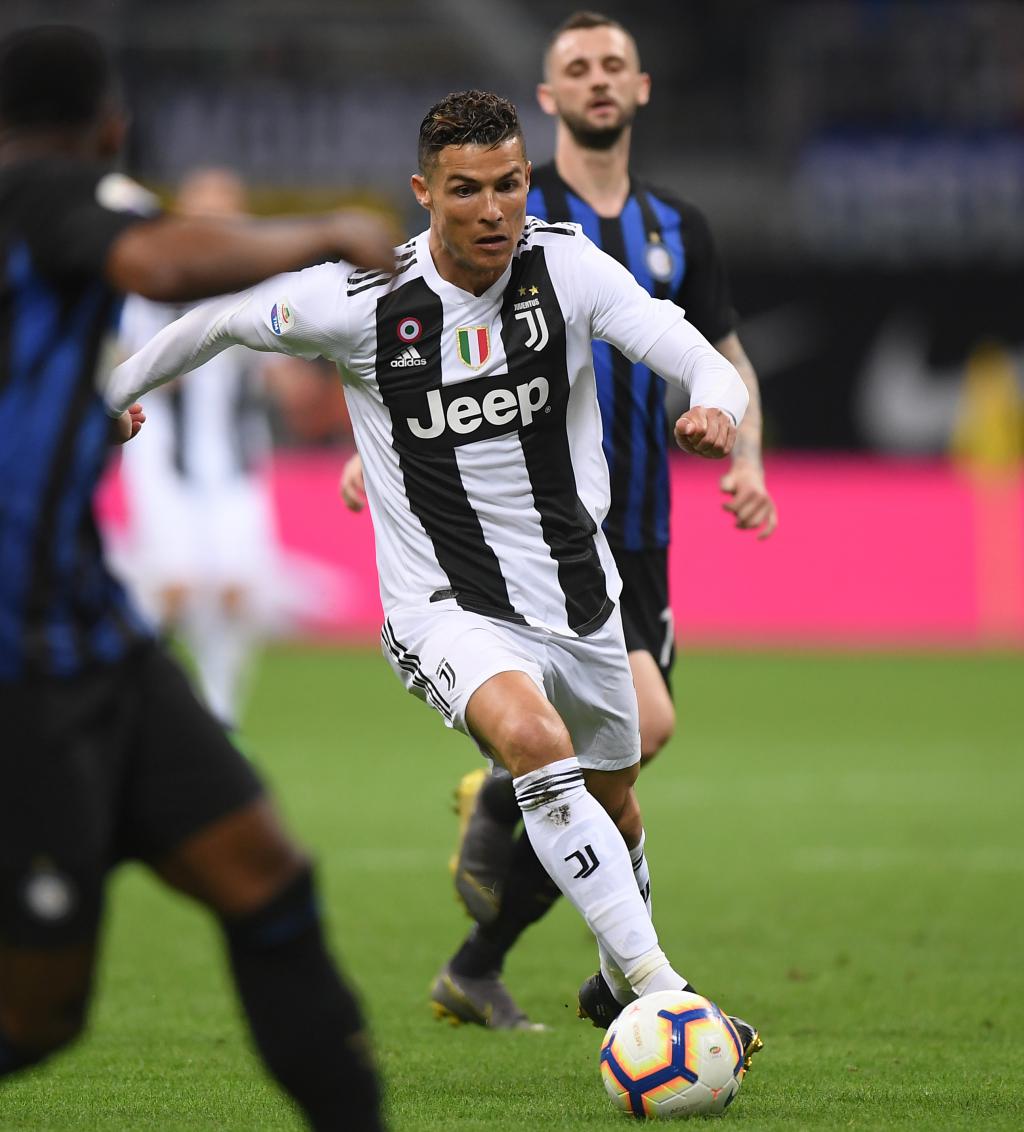 国乒多人香港街头行！王曼昱大笑露齿：8连胜张本美和国乒唯一