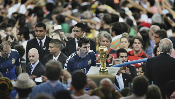 荷甲战报：佩皮、佩里西奇破门，十人埃因霍温2-1乌德勒支（荷甲：佩皮、佩里西奇建功，十人埃因霍温2-1力克乌德勒支）