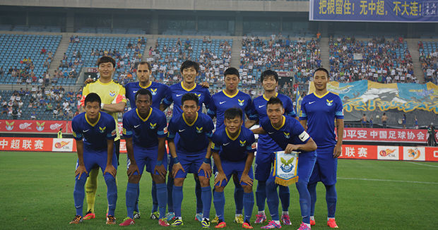 记者：上海申花5名外援以及谢鹏飞和戴伟浚随队出征亚冠客场（记者：申花5外援携谢鹏飞、戴伟浚随队征战亚冠客场）