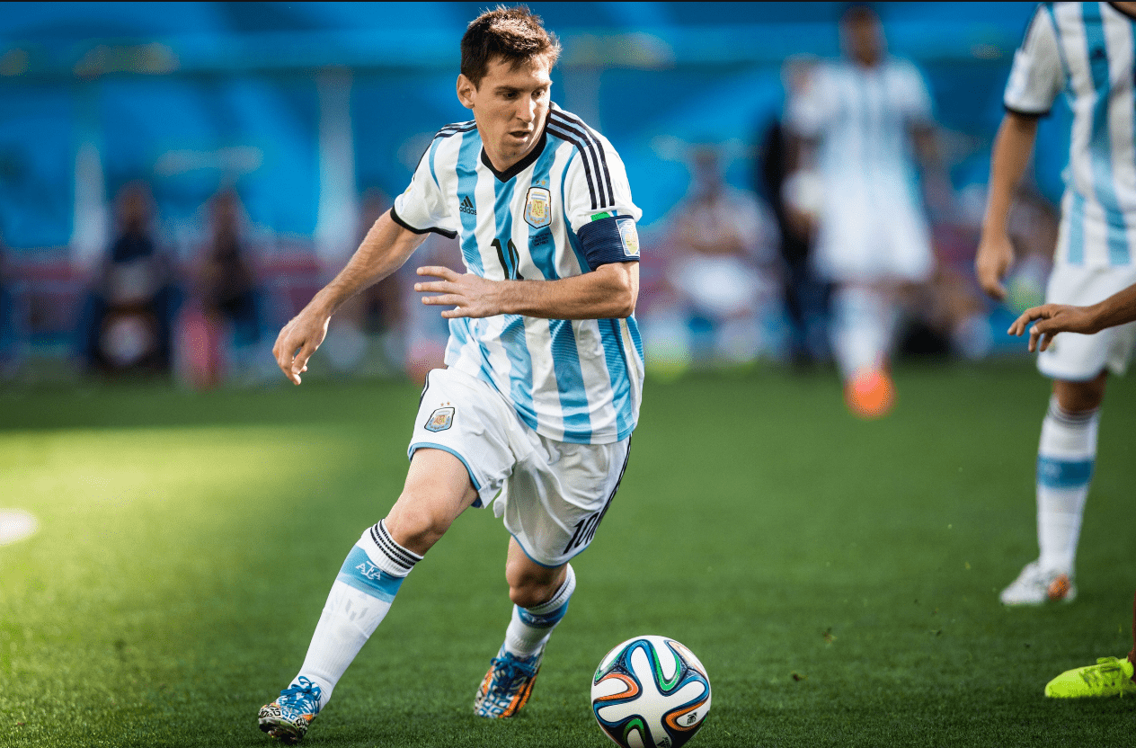 津门虎以1亿投资逆袭联赛前六，培养出三名国脚新星，展现草根逆袭与青训潜力。（津门虎亿元投入冲入前六，三国脚新星崛起，草根逆袭与青训实力凸显）