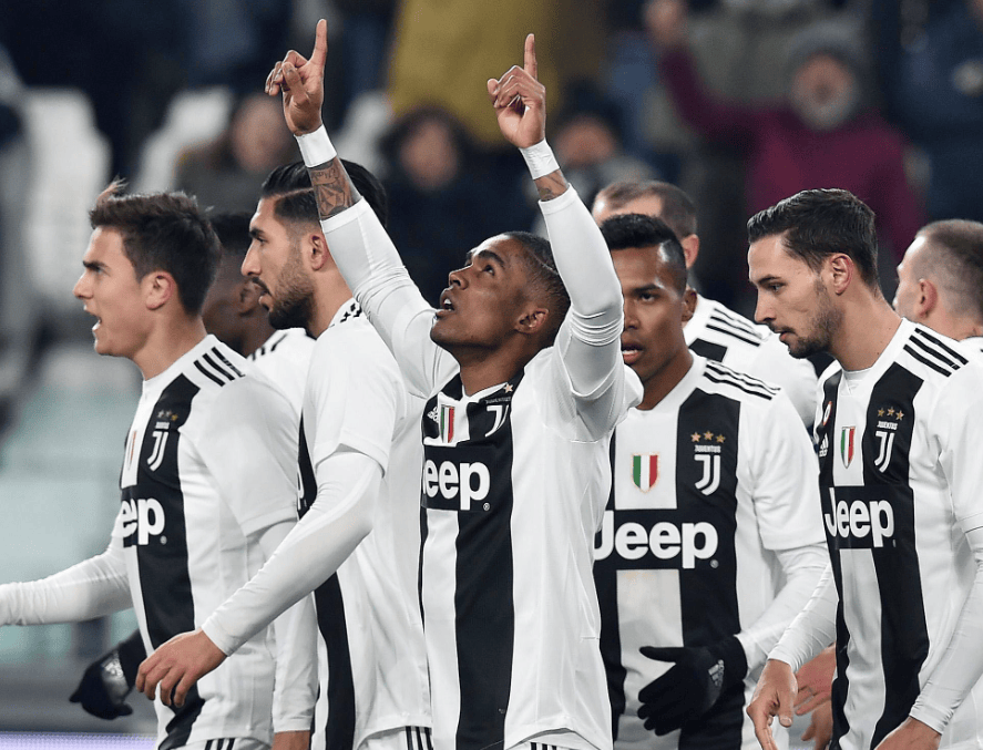 拉波尔塔的圣诞轻松时刻：巴萨主席的亲民魅力与未来布局（圣诞里的拉波尔塔：巴萨掌门的亲和力与未来蓝图）