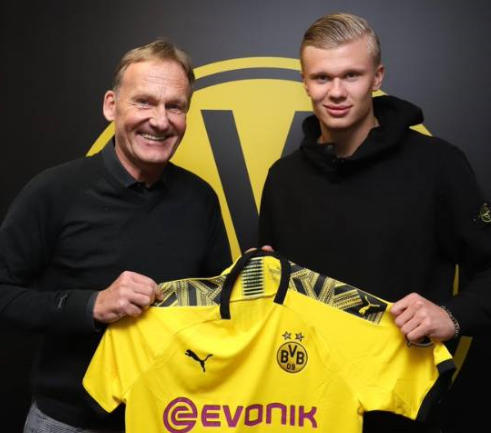 7战4胜2平1负，埃迪-豪上任后纽卡在联赛中只输给曼联1次（埃迪-豪上任后，纽卡联赛对曼联仅负一场：近7战4胜2平1负）