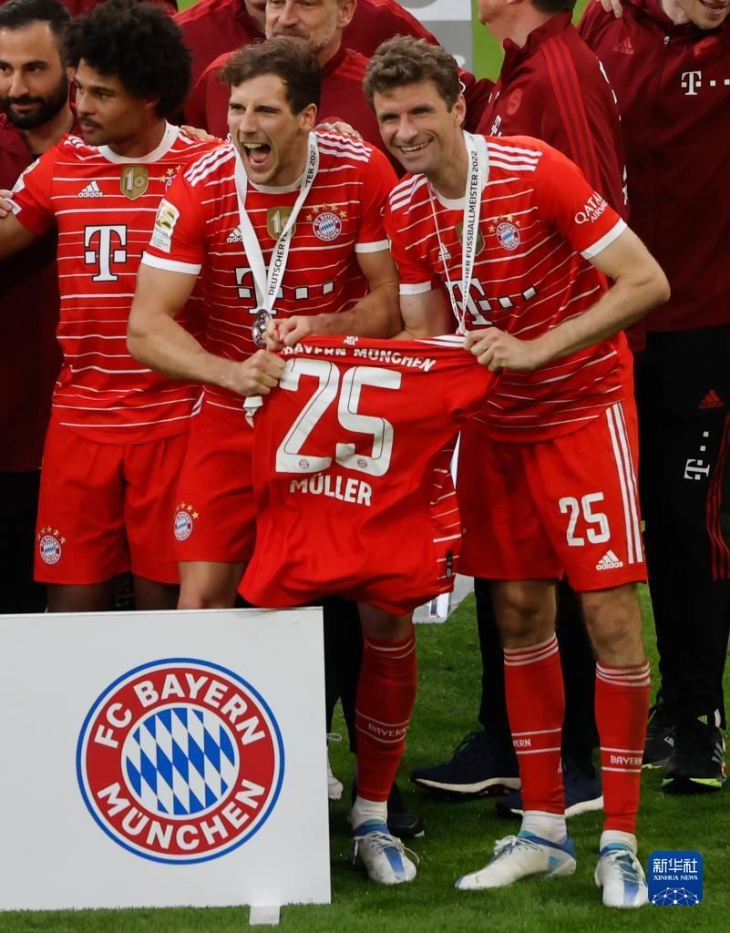 佐拉：当年有幸和马拉多纳一起练习任意球，让我能力明显提升（佐拉忆与马拉多纳共练任意球：我的能力因此大幅提升）