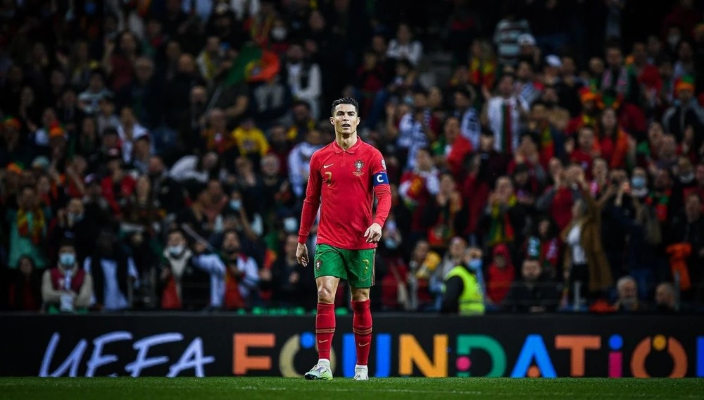 连续20场联赛进球2+，拜仁追平自己保持的德甲历史纪录（拜仁联赛连20场至少进2球，追平其保持的德甲历史纪录）